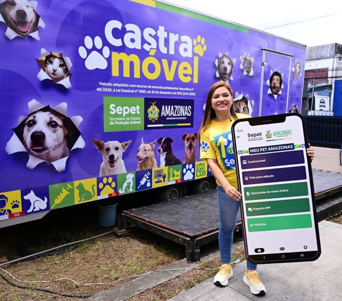 A SEPET team member with the Castramóvel mobile surgical unit and the My Pet SEPET Amazonas app